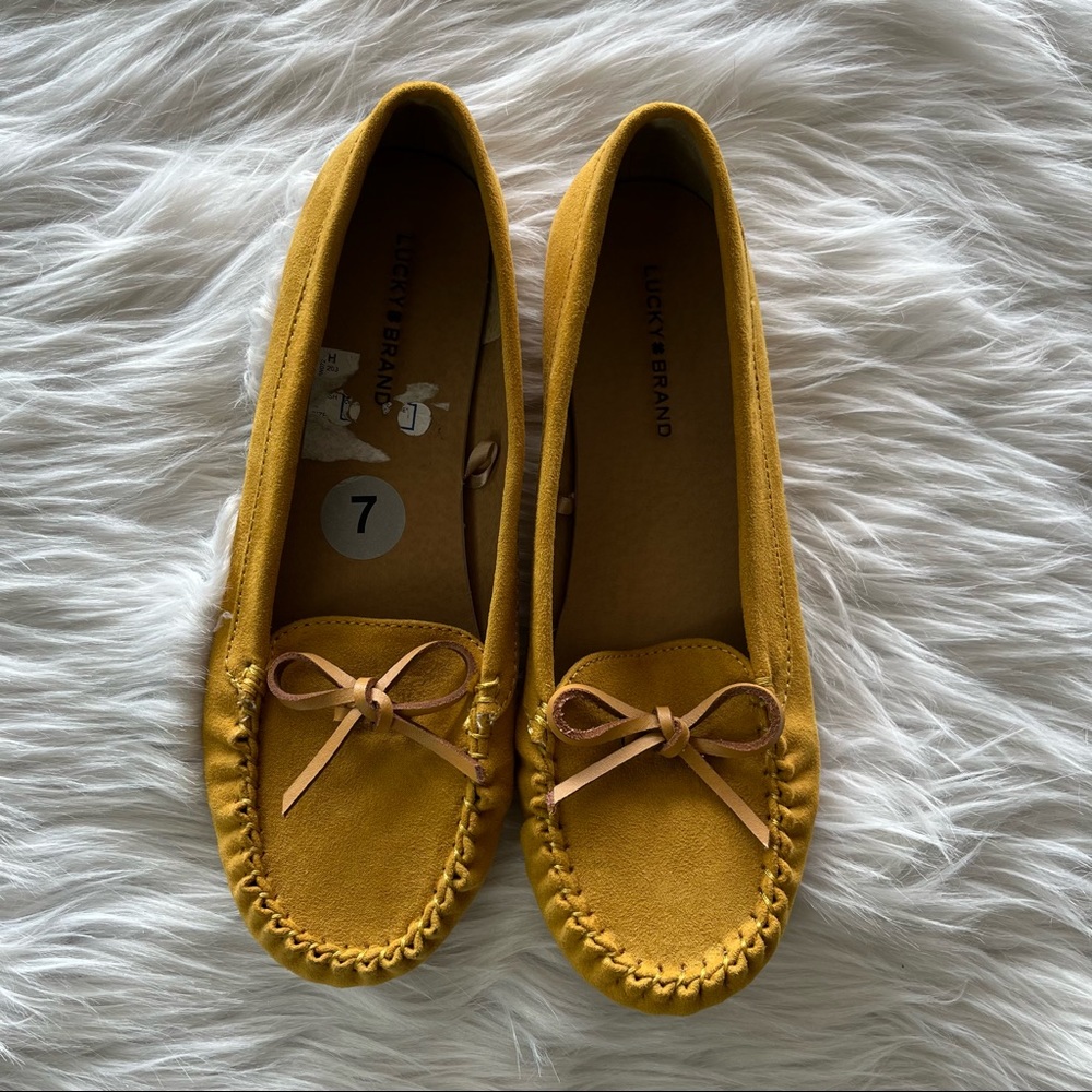 Lucky Brand 7 Yellow Gold Moccasins. NWOT. Suede leather.